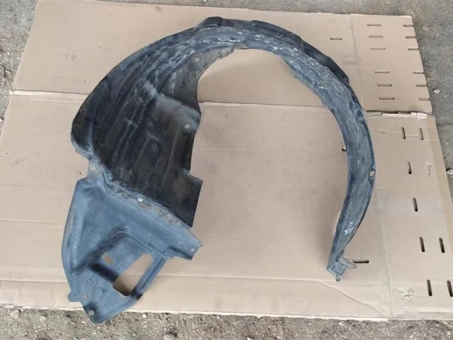 Крылья для Toyota Corolla E120/E130 Седан 2000-2007 на фотографиях