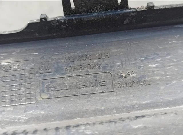 Накладка переднего бампера для Opel Zafira B 2005-2015 на фотографиях