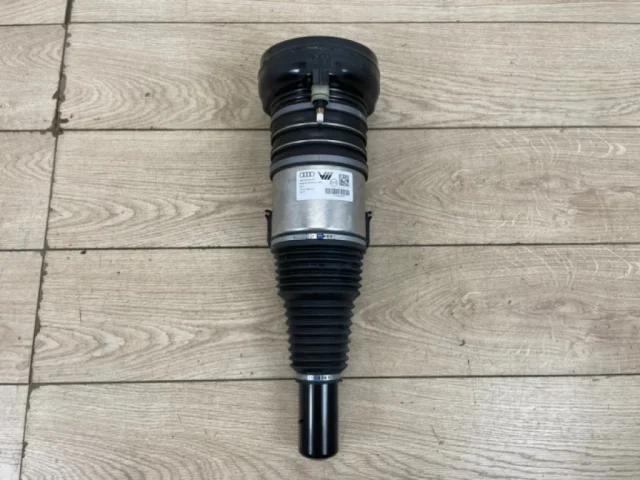 Пневмостойка передняя правая для Audi Q7 4M 2015+ на фотографиях