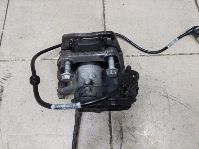 Суппорт задний левый для Mercedes-Benz E class W213 2016-2023 на фотографиях