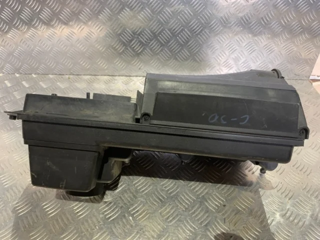 Корпус воздушного фильтра для Volvo C30 MK 2006-2013 на фотографиях