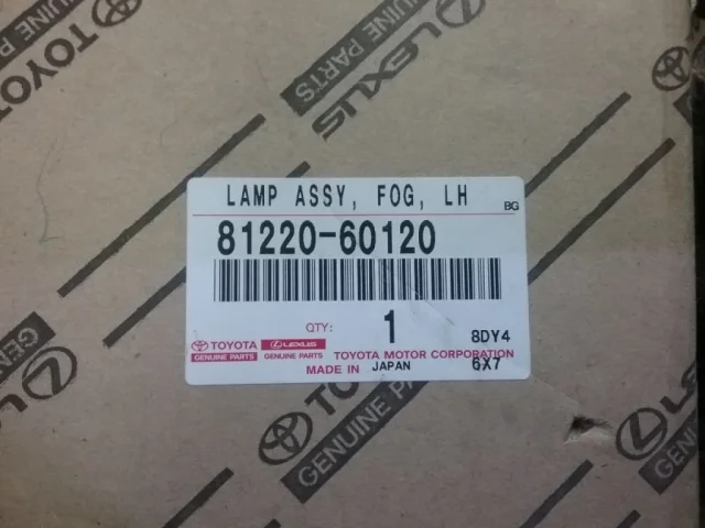 Противотуманка (ПТФ) передняя левая для Toyota Land Cruiser 200 2007-2015 на фотографиях