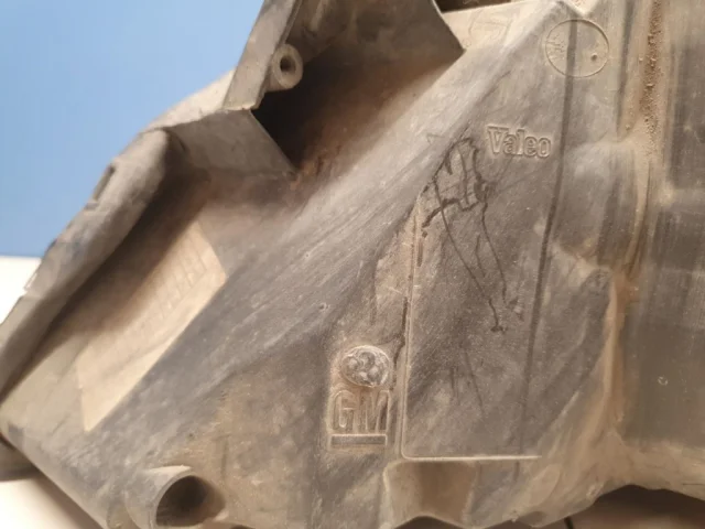 Фара правая для Opel Vectra C 2002-2008 на фотографиях