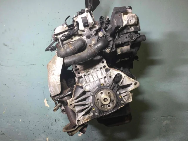 Двигатель без навесного для Volkswagen Polo IV Седан (9N2) 2003-2005 на фотографиях