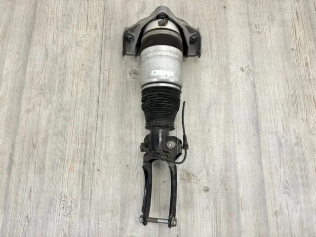 Пневмостойка передняя правая для Audi Q7 4L 2005-2015 на фотографиях