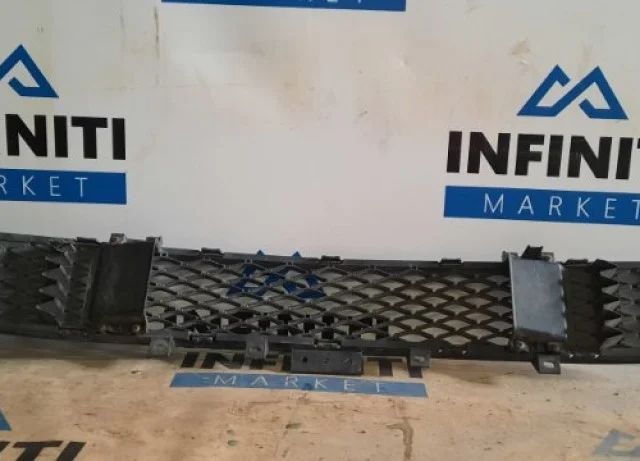 Решетка переднего бампера для Infiniti Q Q50 V37 2013-2021 на фотографиях