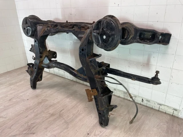 Задний подрамник для Mitsubishi Pajero V70 5dr 1999-2006 на фотографиях