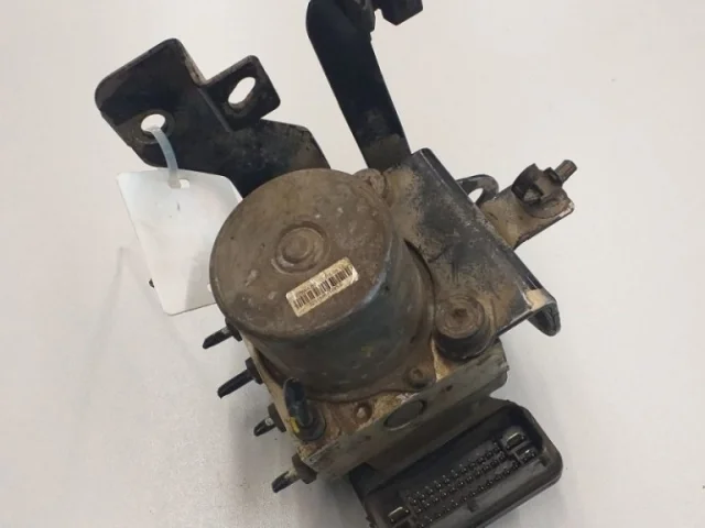 Блок ABS для Hyundai Solaris 1 рестайлинг 2014-2017 на фотографиях