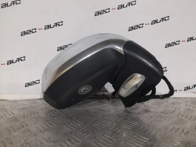 Стекла и зеркала для Peugeot 3008 T8 2009-2017 на фотографиях