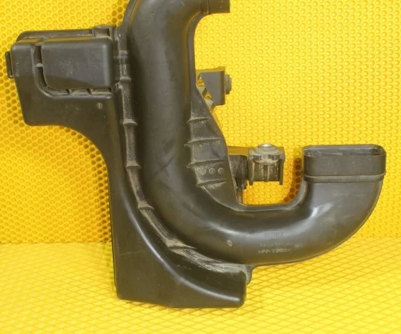 Резонатор воздуховода для Hyundai Solaris 2 (2017-2022) на фотографиях