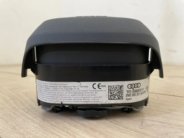 Подушка безопасности водителя для Audi Q7 4M 2015+ на фотографиях