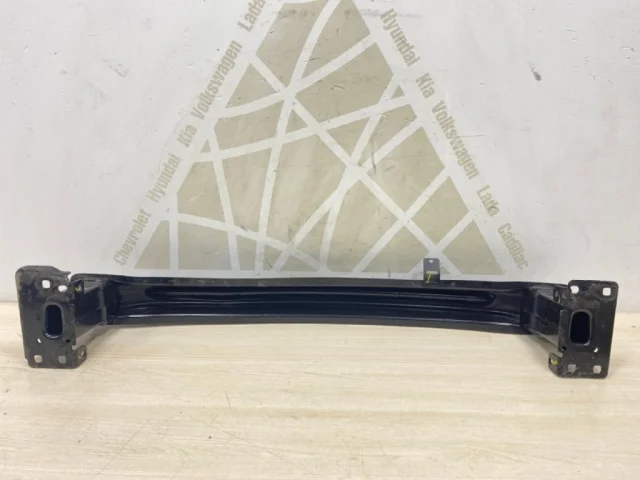 Усилитель переднего бампера для Skoda Rapid I rest NH3 2017-2020 на фотографиях