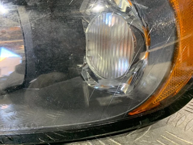 Фара левая для Volvo C30 MK 2006-2013 на фотографиях