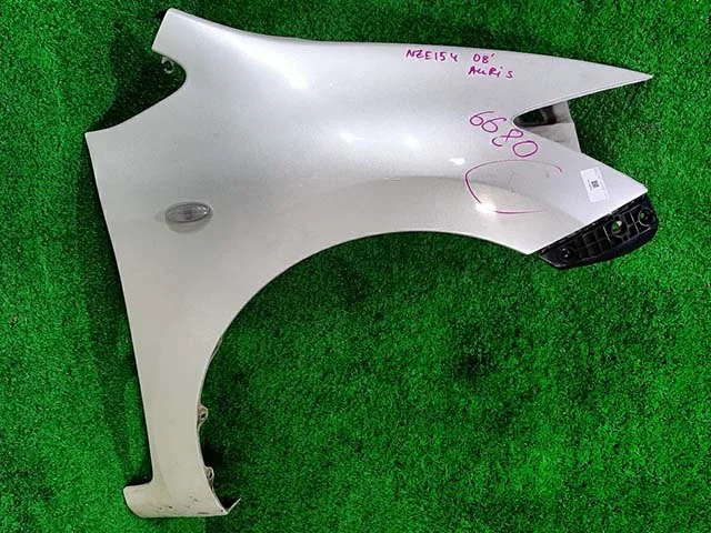 Крылья для Toyota Corolla E140/E150 Седан 2006-2013 на фотографиях