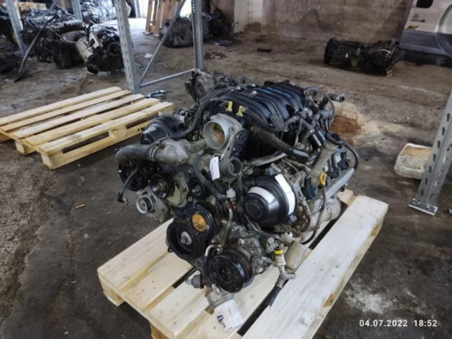 Двигатель для Toyota Land Cruiser 100 1998-2007 на фотографиях