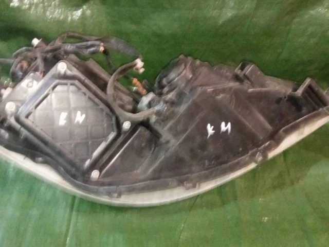 Фара левая для Toyota Alphard H10 2002-2008 на фотографиях