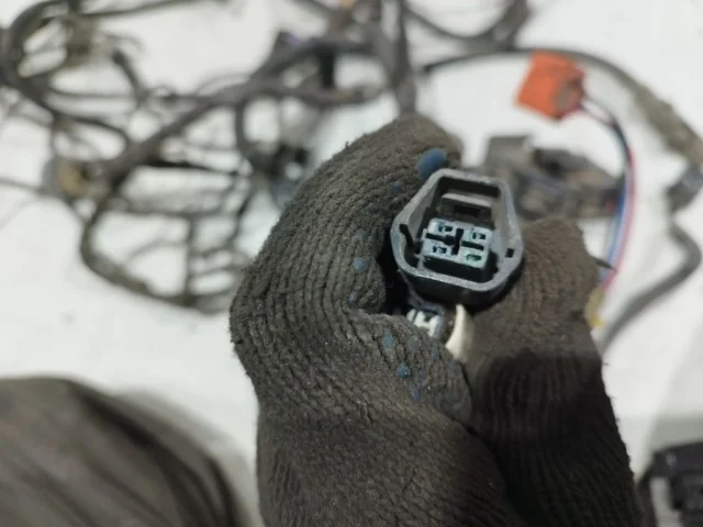 Проводка моторного отсека для Chevrolet Cruze 1 J300 2009-2015 на фотографиях