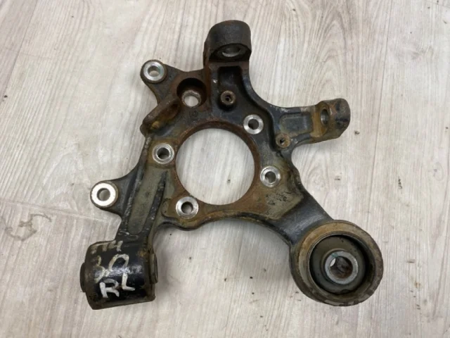 Кулак задний левый для Mitsubishi Pajero V90 5dr rest I 2011-2015 на фотографиях