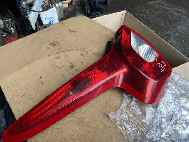 Фонарь левый для Volvo C30 MK 2006-2013 на фотографиях