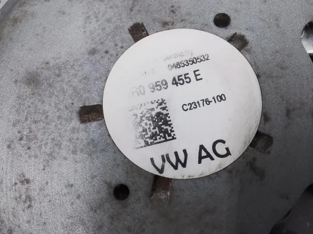 Вентилятор радиатора охлаждения ДВС для Skoda Rapid I rest NH3 2017-2020 на фотографиях