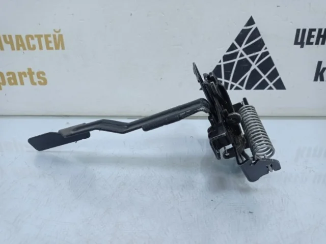 Замок капота для Toyota Corolla E140/E150 Седан 2006-2013 на фотографиях