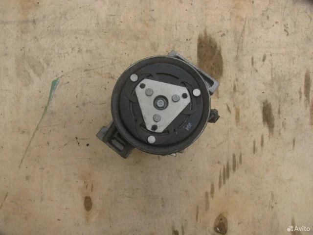 Компрессор кондиционера для Nissan Tiida C11 JDM Хэтчбек 2004-2012 на фотографиях