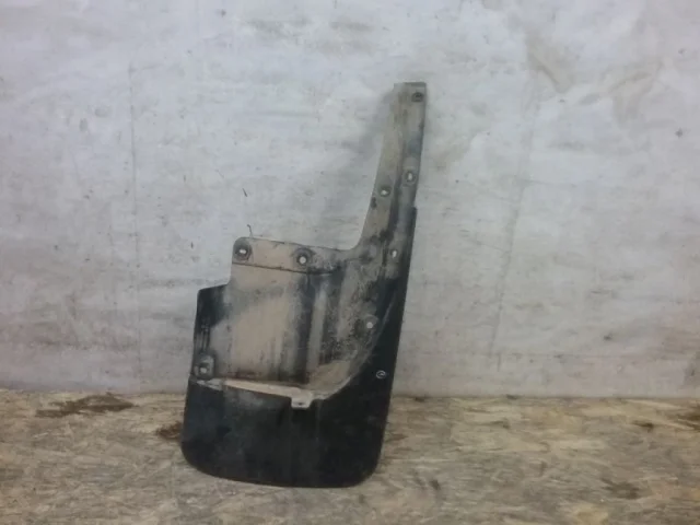 Брызговик задний правый для Toyota Land Cruiser 200 2007-2015 на фотографиях