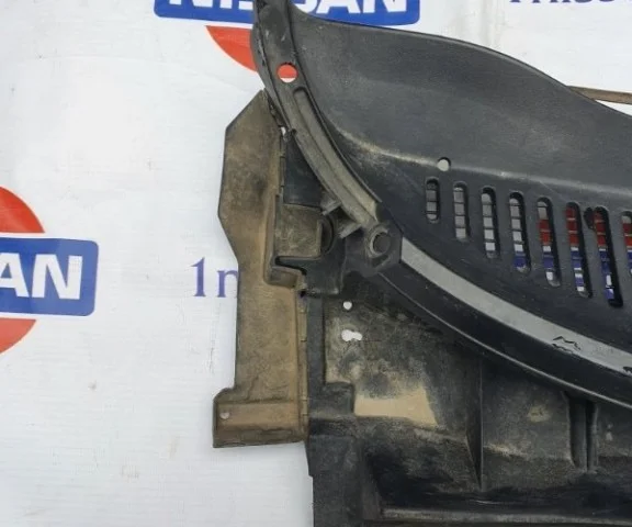 Жабо правое для Nissan Note E11 2005-2012 на фотографиях