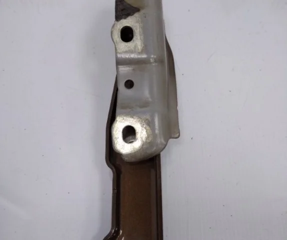 Петля капота левая для Skoda Rapid II 2020+ на фотографиях