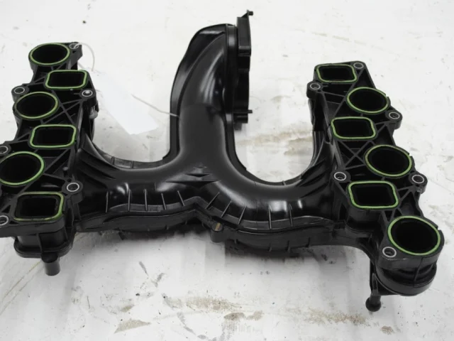 Впускной коллектор для Audi Q7 4L 2005-2015 на фотографиях