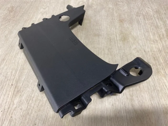 Подушка безопасности в колени для Mitsubishi Outlander III 2 rest GF0W 2015-2018 на фотографиях