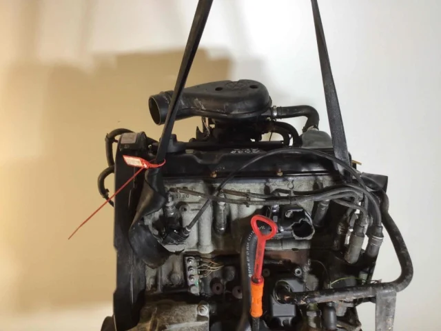 Двигатель без навесного для Volkswagen Passat (B4, Typ 3A) 1993-1997 на фотографиях