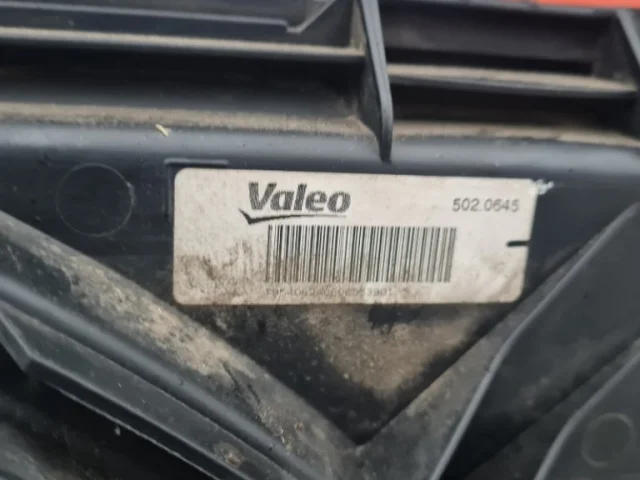 Панель радиатора (телевизор) для BMW 3er F30 2011-2019 на фотографиях