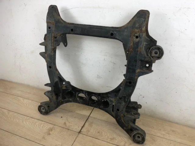 Подрамник двигателя для Volkswagen Touareg I (7L) 2002-2010 на фотографиях