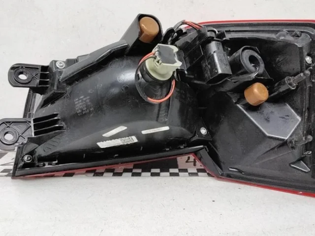 Фонарь внешний левый для Skoda Rapid II 2020+ на фотографиях