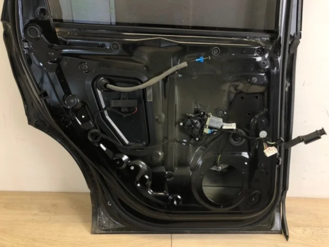 Дверь задняя левая для Audi Q7 4M 2015+ на фотографиях