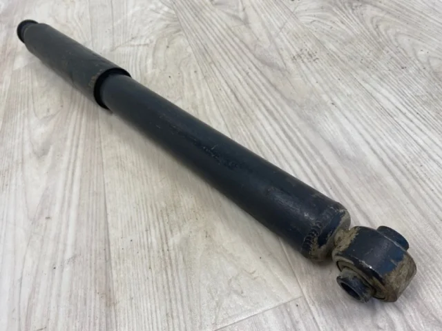 Амортизатор задний правый для Mitsubishi Pajero V70 5dr 1999-2006 на фотографиях