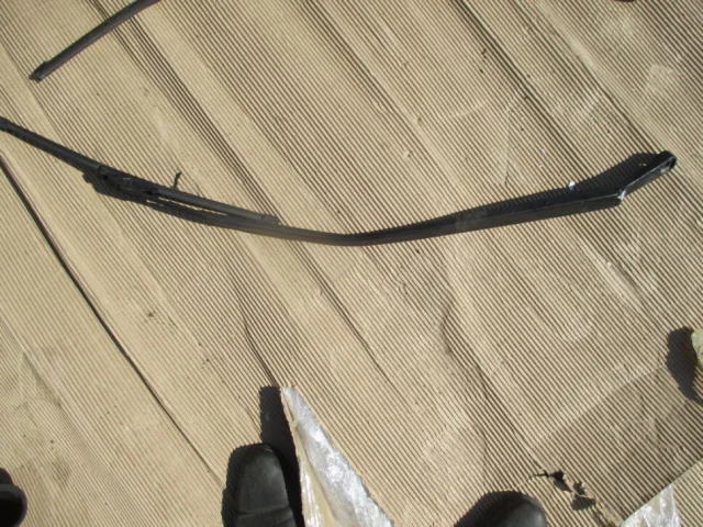 Поводок лобового стеклоочистителя левый для Nissan Tiida C11 Хэтчбек 2007-2014 на фотографиях