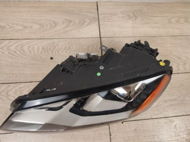 Фара ксенон левая для Volkswagen Touareg II (7P5) 2010-2014 на фотографиях