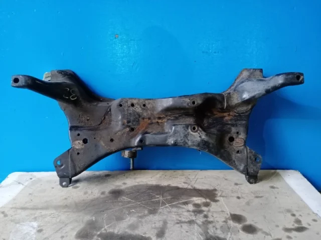 Подрамник двигателя для Mitsubishi Outlander 1 CU0W 2002-2009 на фотографиях