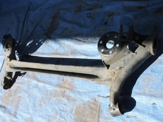 Задняя балка для Toyota Corolla E140/E150 Седан 2006-2013 на фотографиях