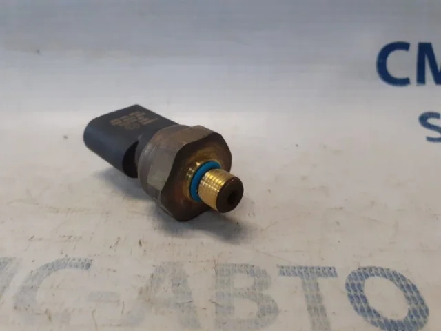 Датчик давления топлива для Audi Q7 4L 2005-2015 на фотографиях