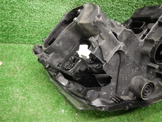 Фара ксенон левая для Skoda Rapid I NH3 2012-2017 на фотографиях