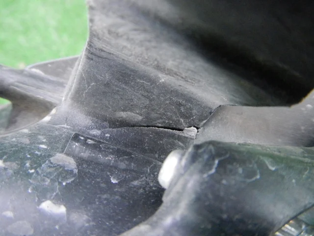 Фара левая для Toyota Land Cruiser 200 2007-2015 на фотографиях