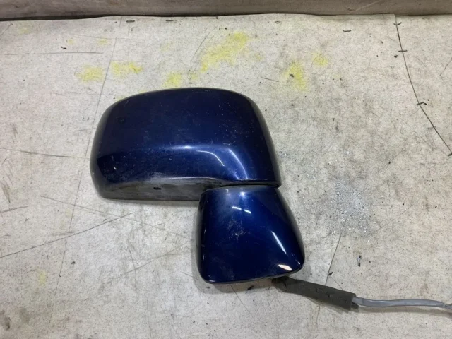 Стекла и зеркала для Nissan Tiida SC11 Седан 2007-2014 на фотографиях