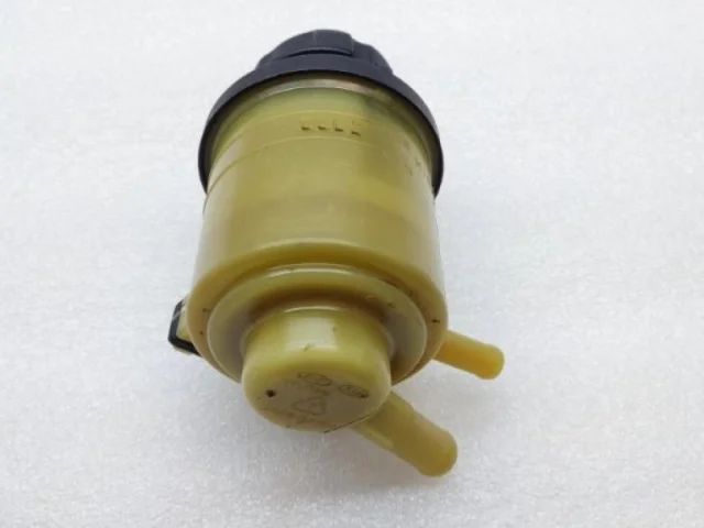 Бачок ГУР для Hyundai Solaris 1 рестайлинг 2014-2017 на фотографиях