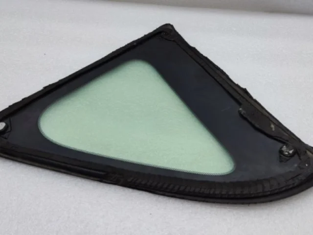 Форточка задняя левая для Toyota RAV4 XA30 2005-2012 на фотографиях