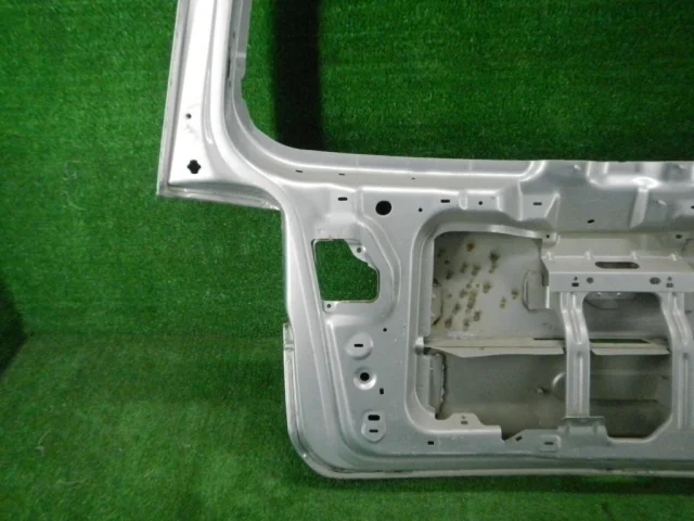 Крышка багажника для Volkswagen Touran 1T 2003-2015 на фотографиях