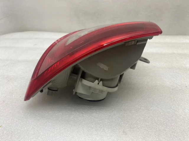 Фонарь правый для Skoda Rapid I NH3 2012-2017 на фотографиях