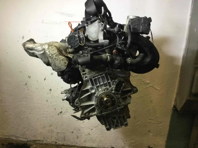 Двигатель без навесного для Volkswagen Polo IV (9N3) 2005-2009 на фотографиях